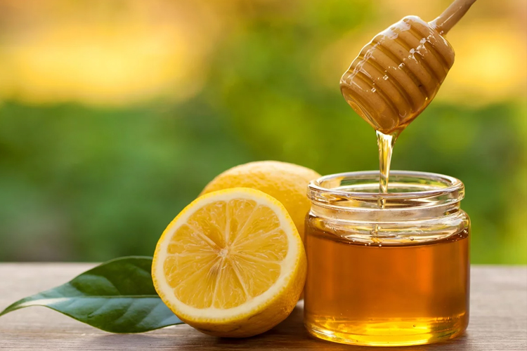 health-benefits-of-honey-lemon-water