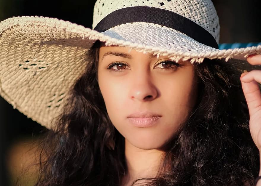 beautiful-sun-hat-sun-protection-summer-fashion-face-hat-model-person