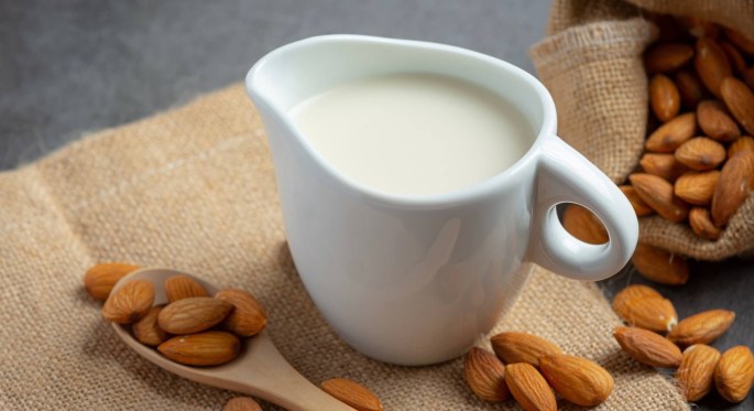 Cup of milk with almonds for Weight loss