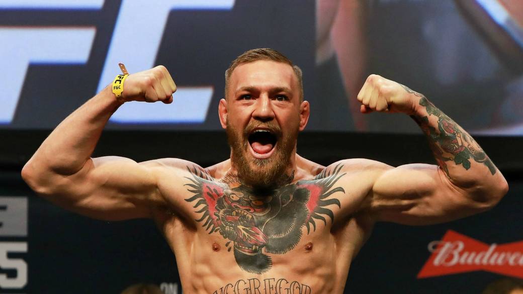 CONOR-MCGREGOR-POSING